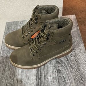 Brand new women’s size 9 Lugz boots olive. Green